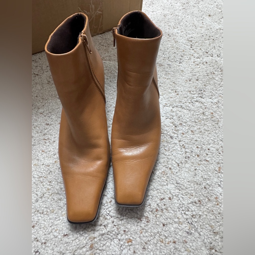 Bass Square-Toe Tan Leather Ankle Boots